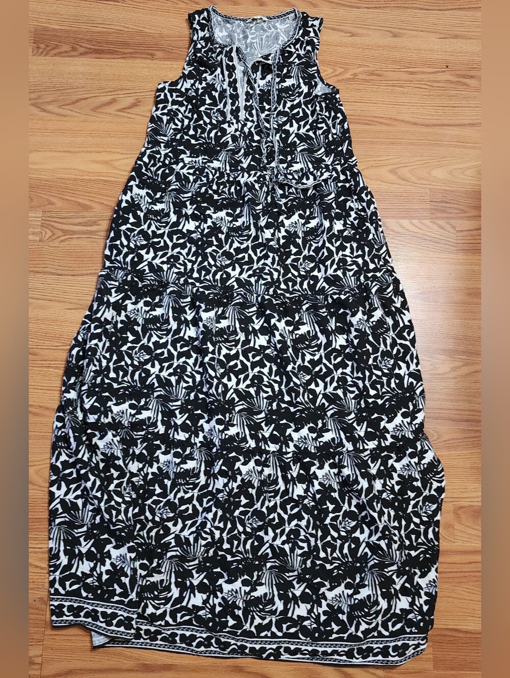 Max Studio London Tiered Maxi Dress Medium Black White Tank Lightweight Tassels - Picture 2 of 12